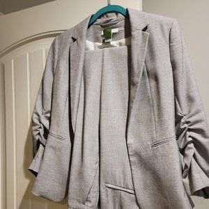 Two-piece crop pant suit